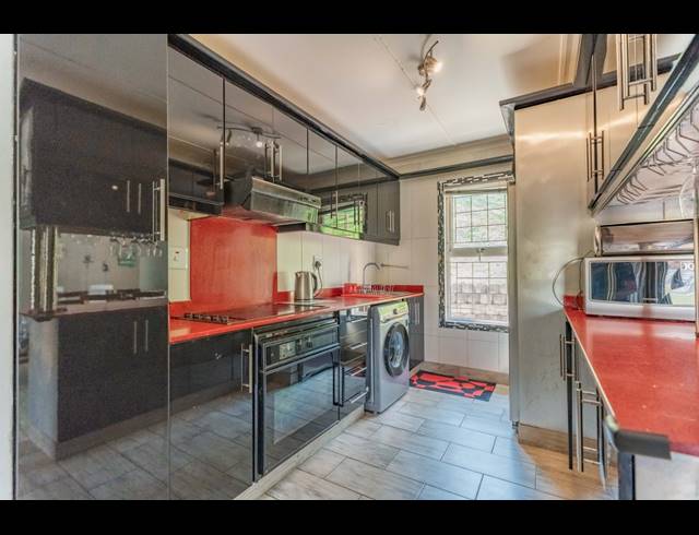 3 BEDROOM TOWNHOUSE FOR SALE IN SHERWOOD